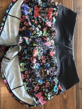 Lululemon size 6 short